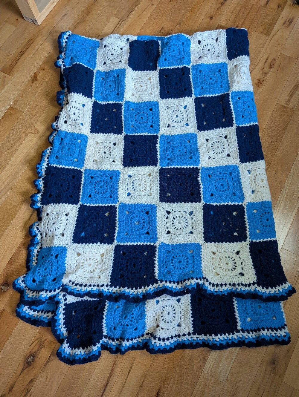 GRANNY Enormus Crochet Blanket Handmade Blue And White Sofa Throw Super Big !!